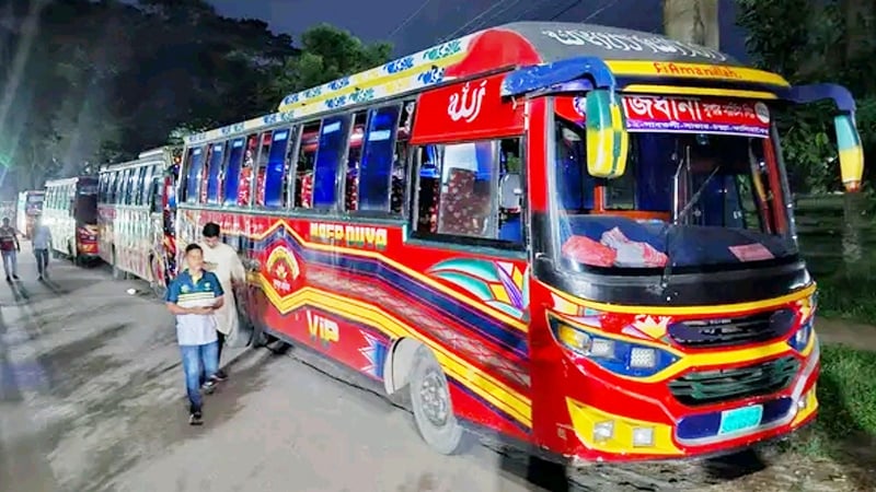 জাবি ছাত্রীকে বাস থেকে ধাক্কা দিয়ে ফেলে দেওয়ার অভিযোগে ২৮ বাস আটক